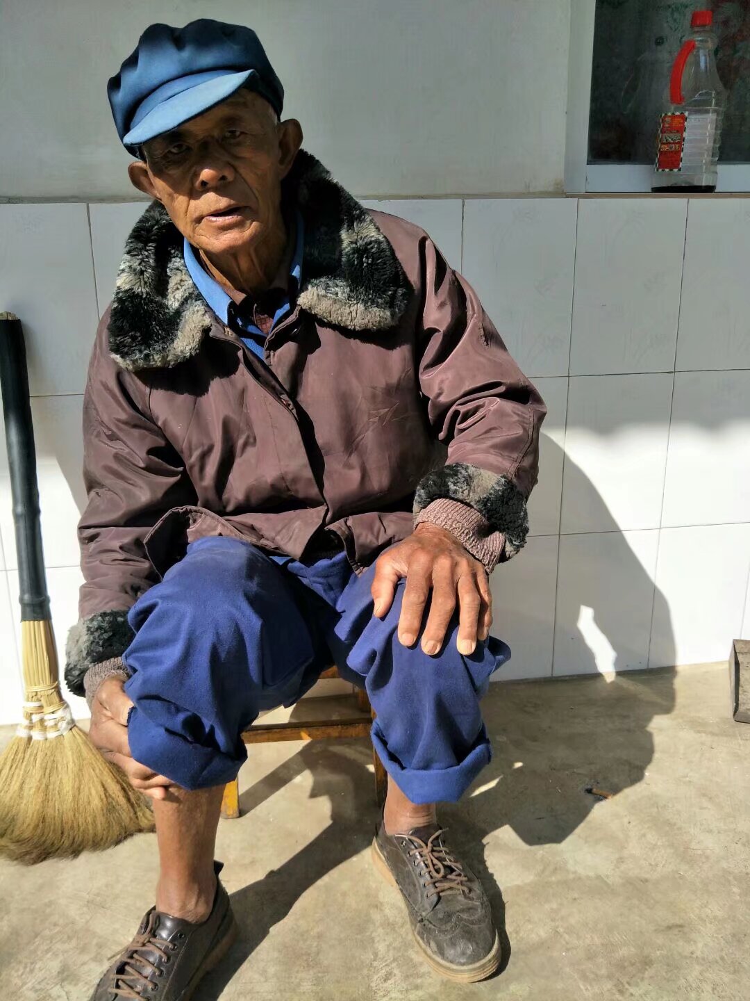 走失者照片 保山市寻人：八旬老人走失，穿蓝色羽...