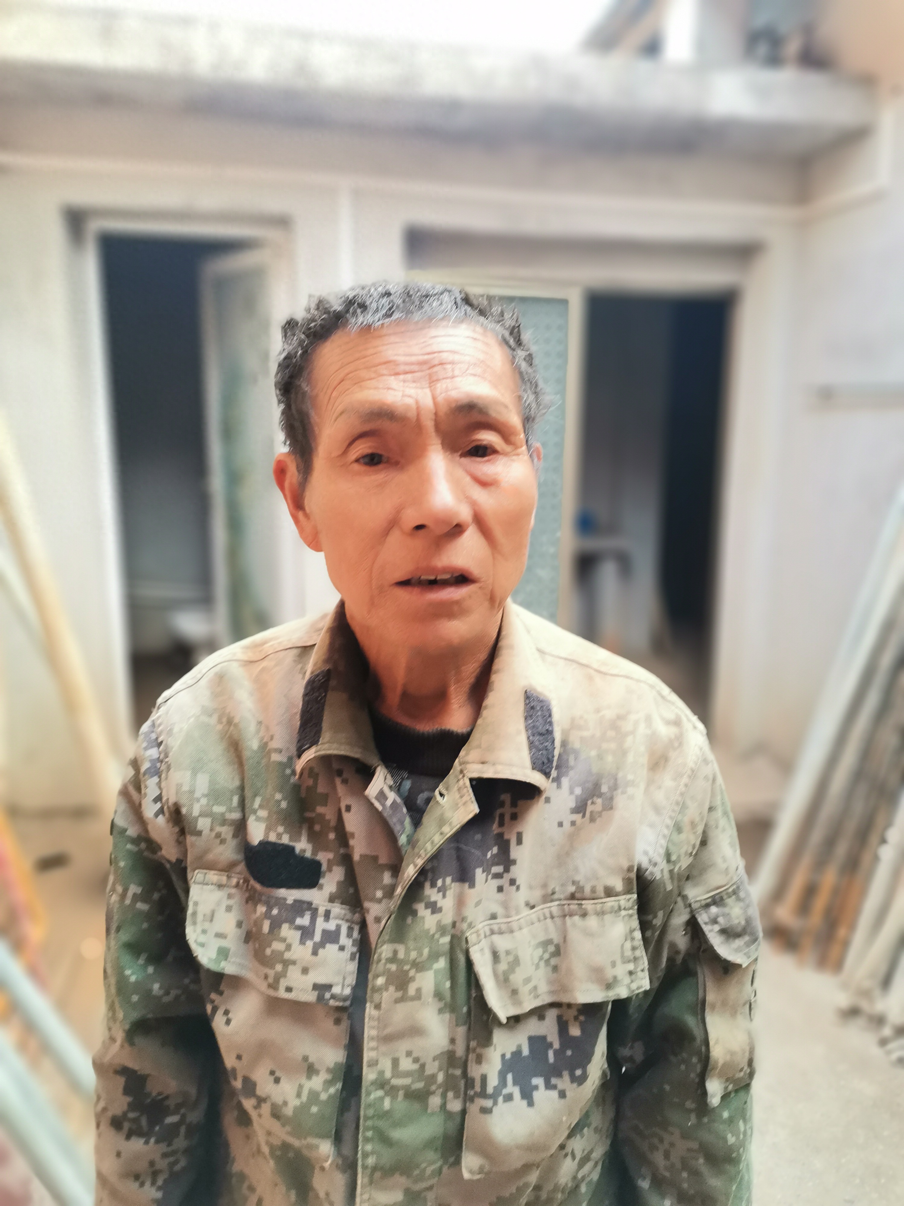 走失者照片 永州市急寻：六旬老人失联，穿灰色睡...