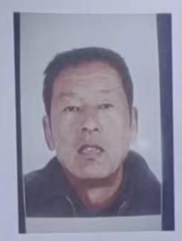 走失者照片 渭南市急寻：六旬老人走失，穿黄色夹...