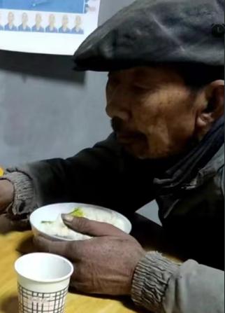 走失者照片 南充市寻人：七旬老人失联，穿灰色外...