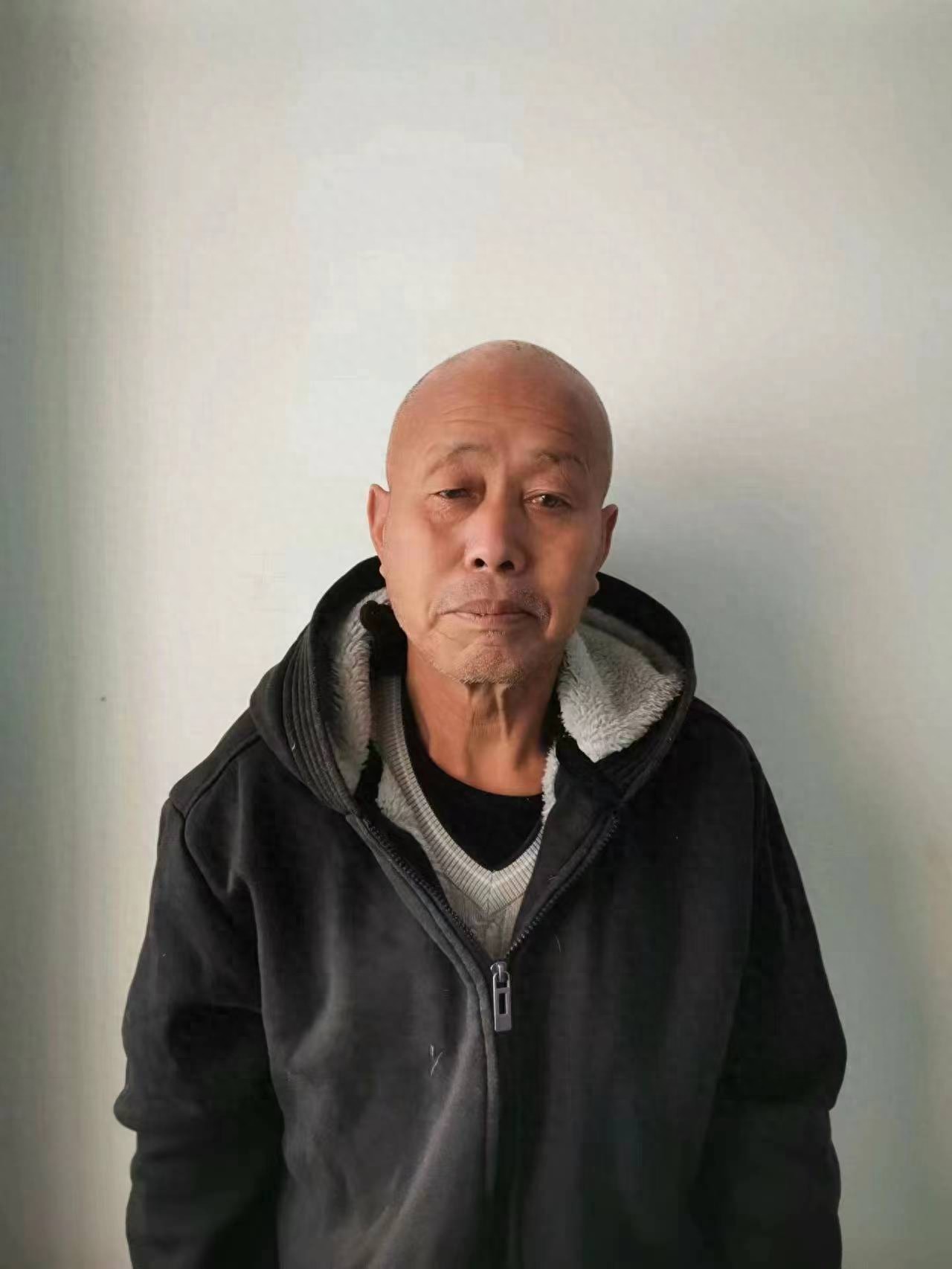 走失者照片 崇左市寻亲：六旬老人被救助，穿迷彩...