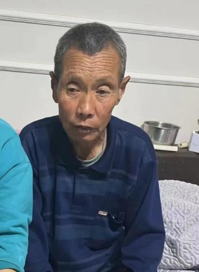 走失者照片 运城市寻人：六旬老人走失，穿黑色棉...