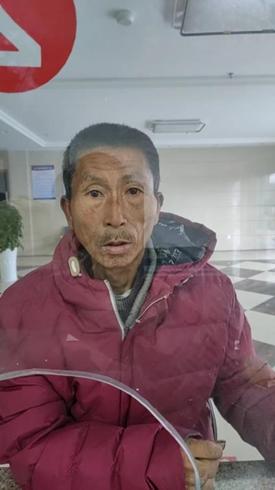 走失者照片 上饶市寻亲：五旬男子被救助，穿枣红...
