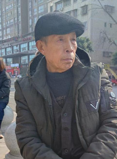 走失者照片 紧急寻人：绵阳市七旬老人走失，穿黑...