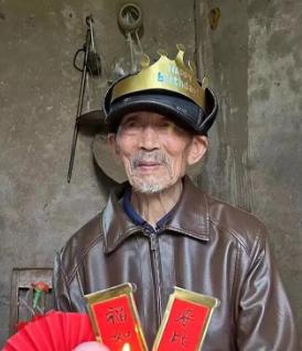 走失者照片 成都市急寻：九旬老人失联，戴黑色皮...