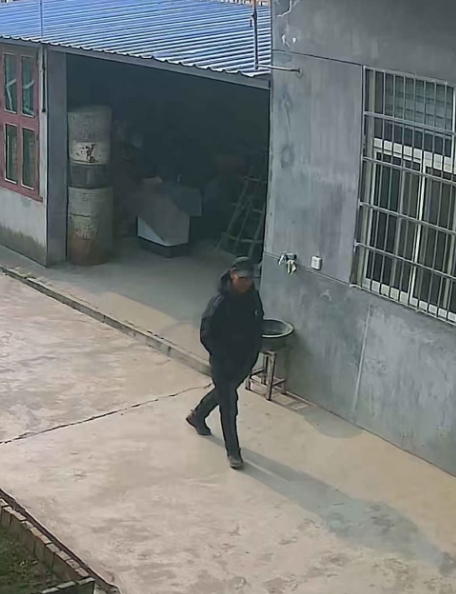 走失者照片 西安市急寻：六旬老人走失，穿黑色连...