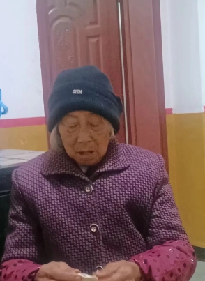 走失者照片 安康市旬阳市急寻：八旬老太失联，穿...