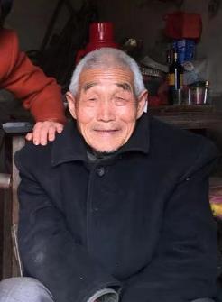 走失者照片 合肥市急寻：八旬老人失联，戴灰黄色...