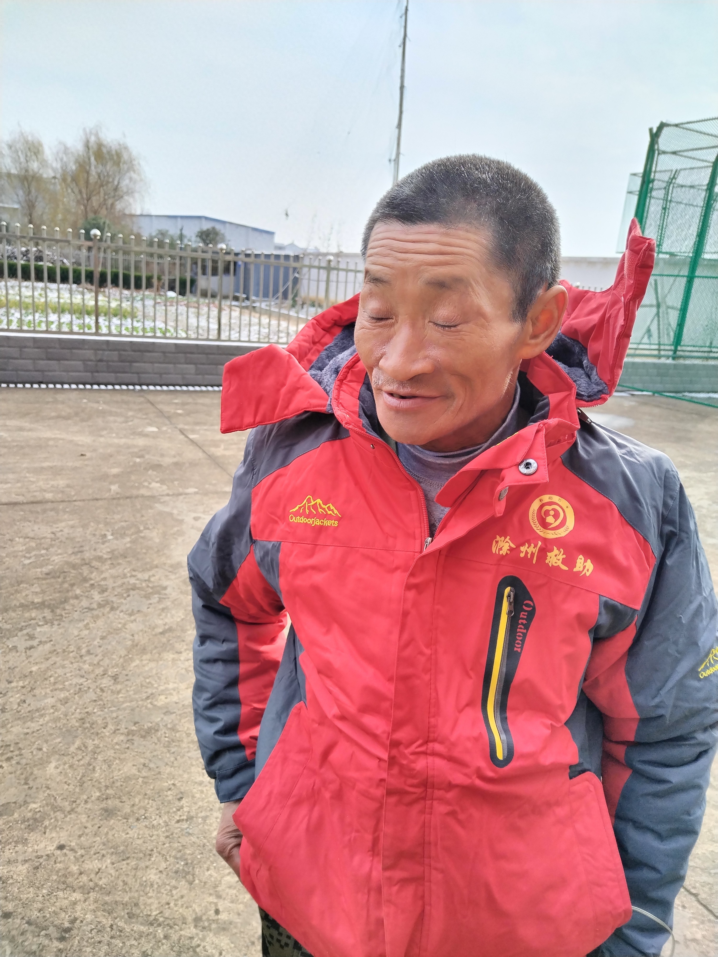 走失者照片 滁州市寻亲：六旬老人被救助，穿黑色...