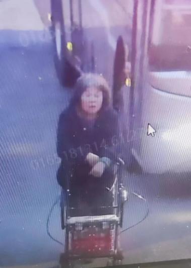 走失者照片 西安市急寻：六旬老太走失，穿深紫色...