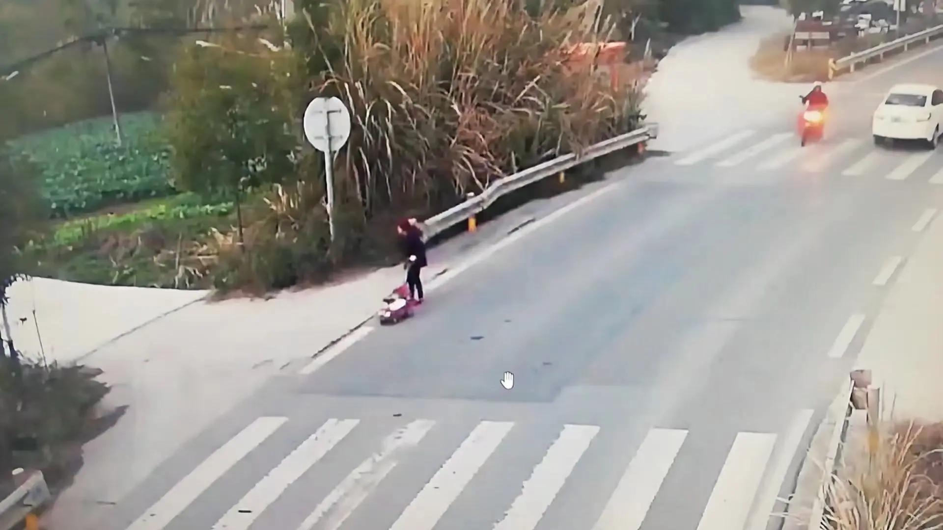走失者照片 成都市简阳市急寻：七旬老太走失，戴...