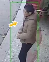 走失者照片 信阳市急寻：六旬老太走失，穿卡其色...