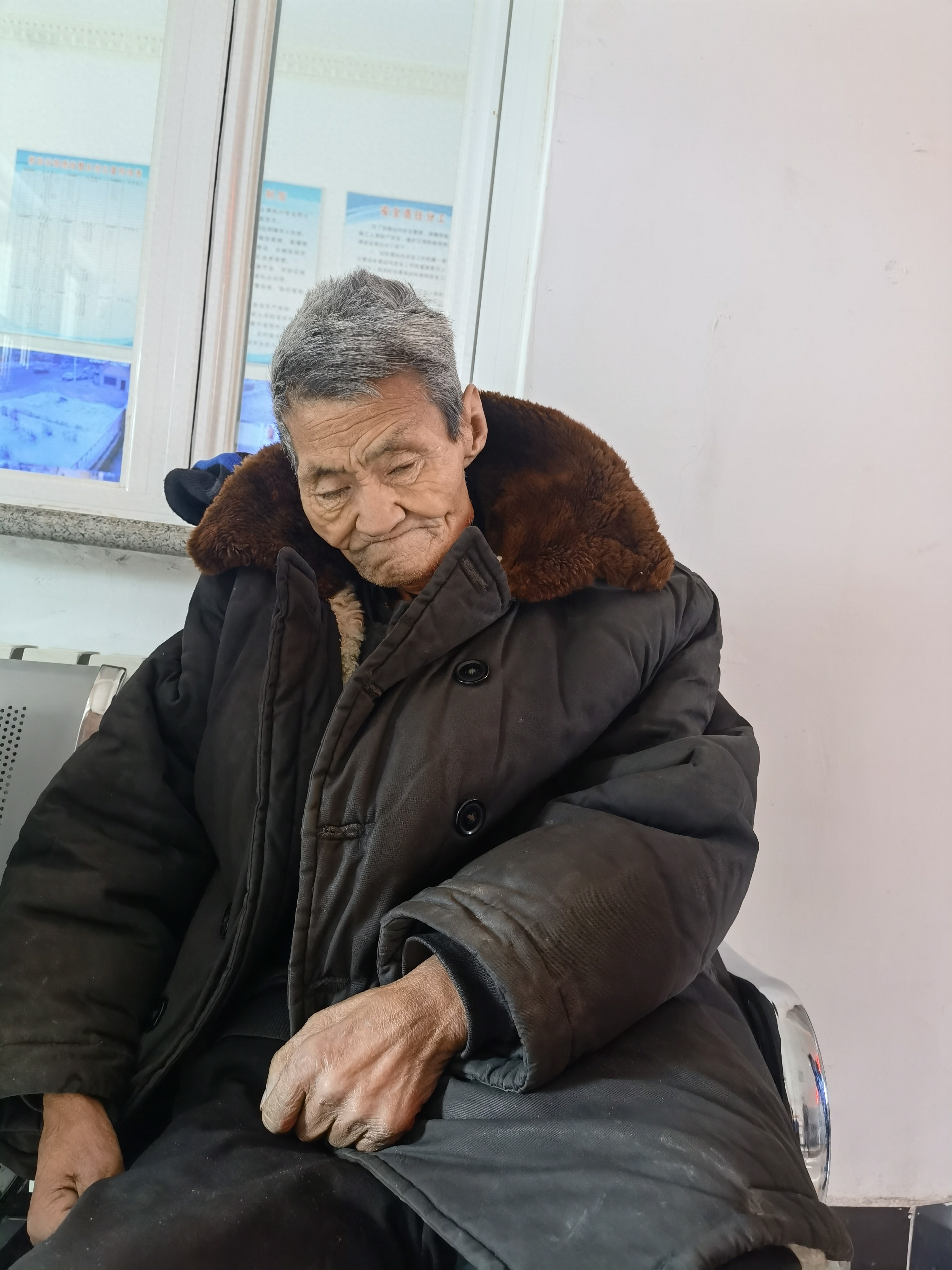 走失者照片 双鸭山市寻亲：七旬老人被救助，自述...