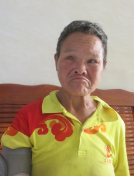 走失者照片 玉林市寻亲：六旬老太被救助，穿黄色...
