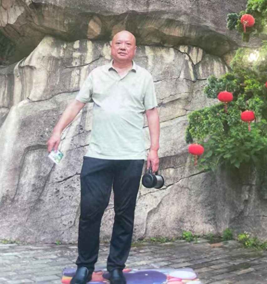 走失者照片 芜湖市寻人：六旬老人走失，穿灰色短...