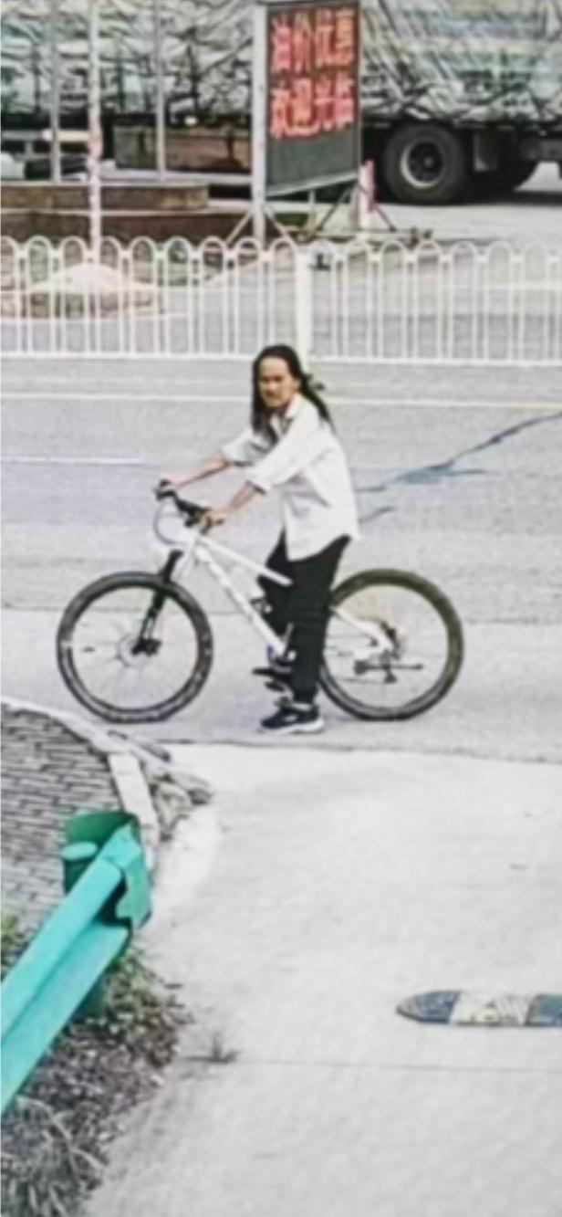 走失者照片 安庆市寻人：中年男子走失，穿蓝白相...