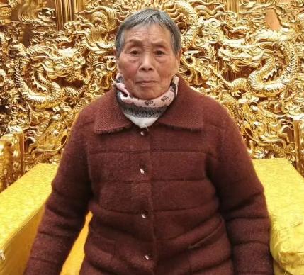 走失者照片 蚌埠市急寻：八旬老太走失，穿暗红色...