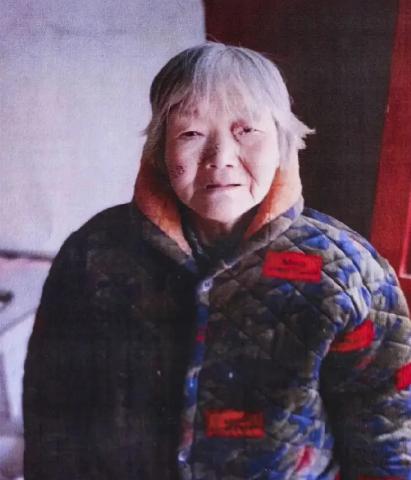 走失者照片 商洛市急寻：七旬老太走失，穿红色棉...