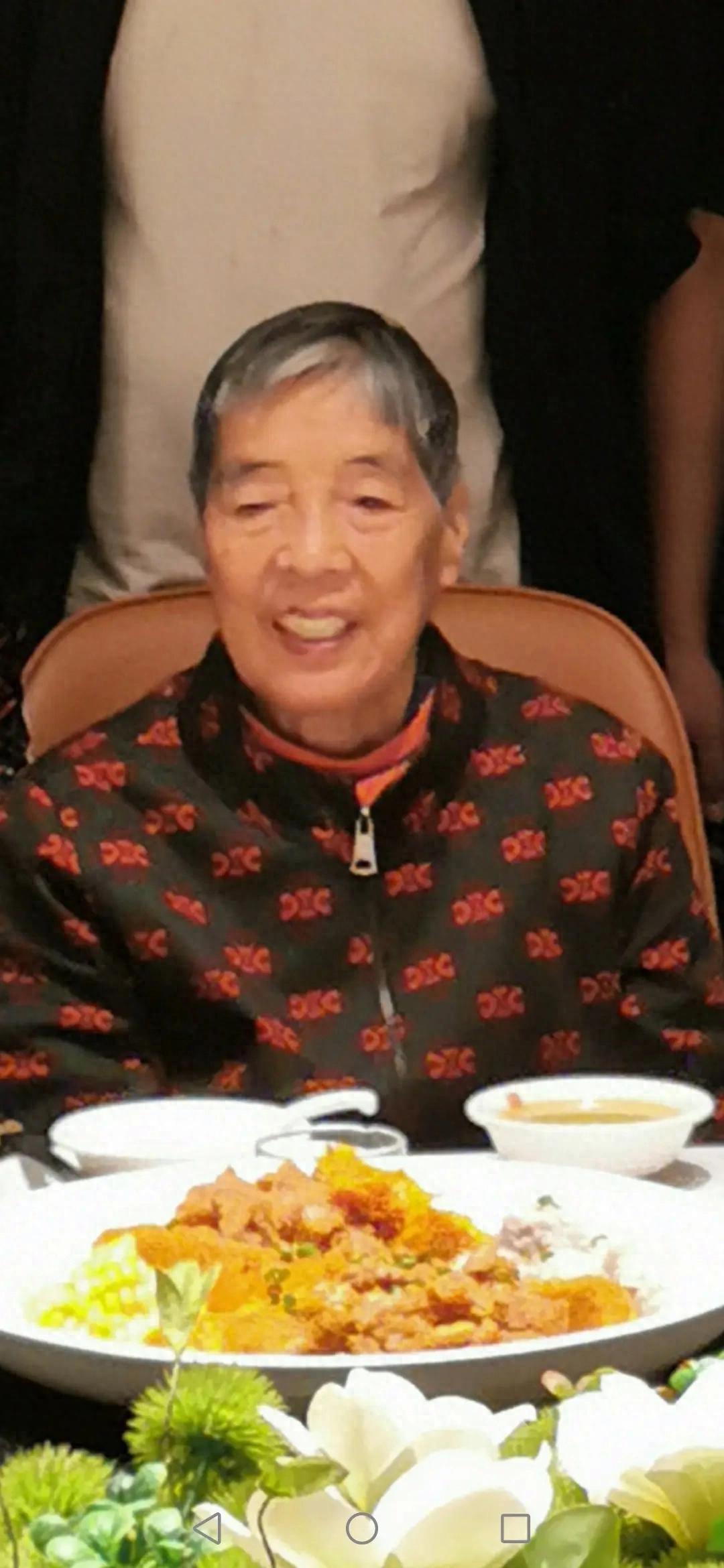走失者照片 攀枝花市急寻：八旬老太走失，穿灰色...