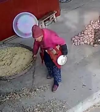 走失者照片 广元市寻人：七旬老太走失，穿红色外...
