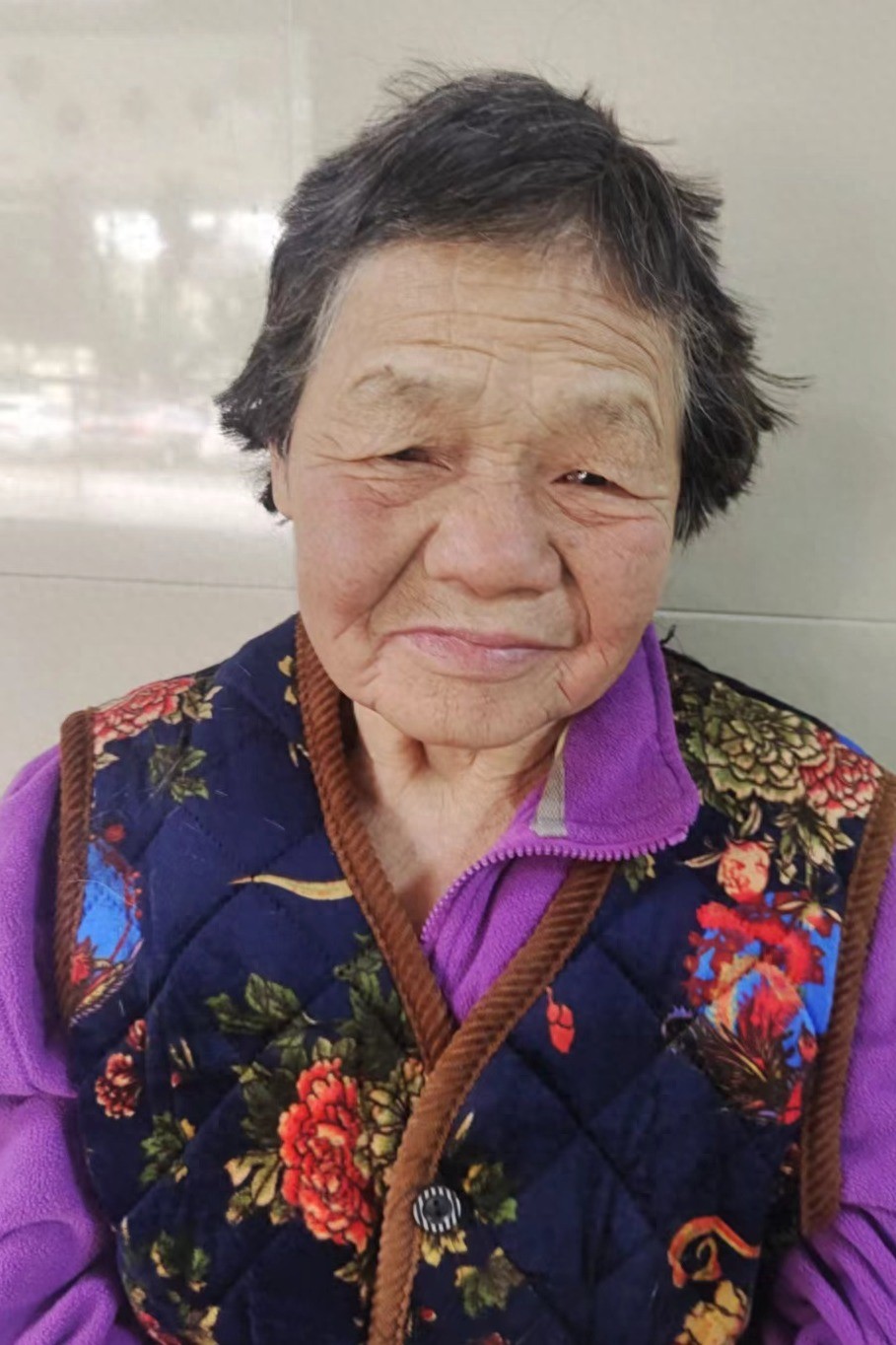 走失者照片 桂林市寻亲：六旬老太被救助，高1米...