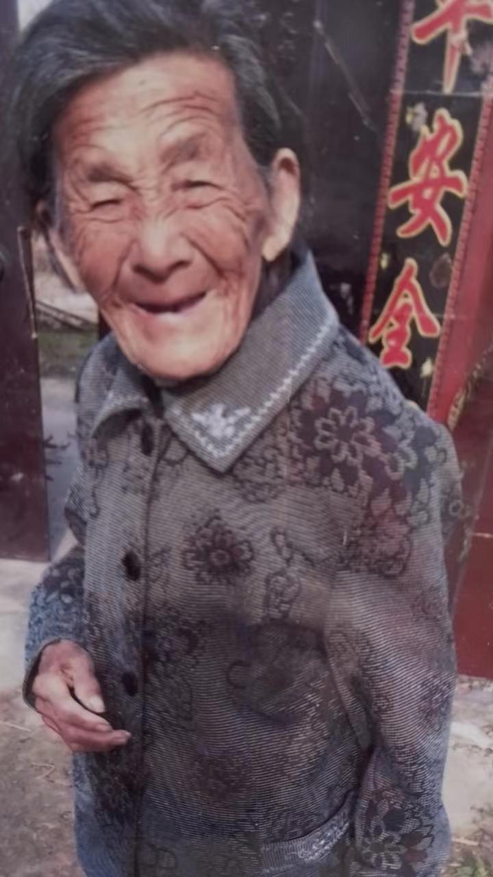 走失者照片 商丘市急寻：永城市九旬老太走失，戴...