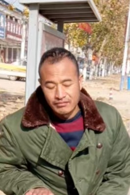 走失者照片 开封市寻亲：中年男子被救助，穿深蓝...