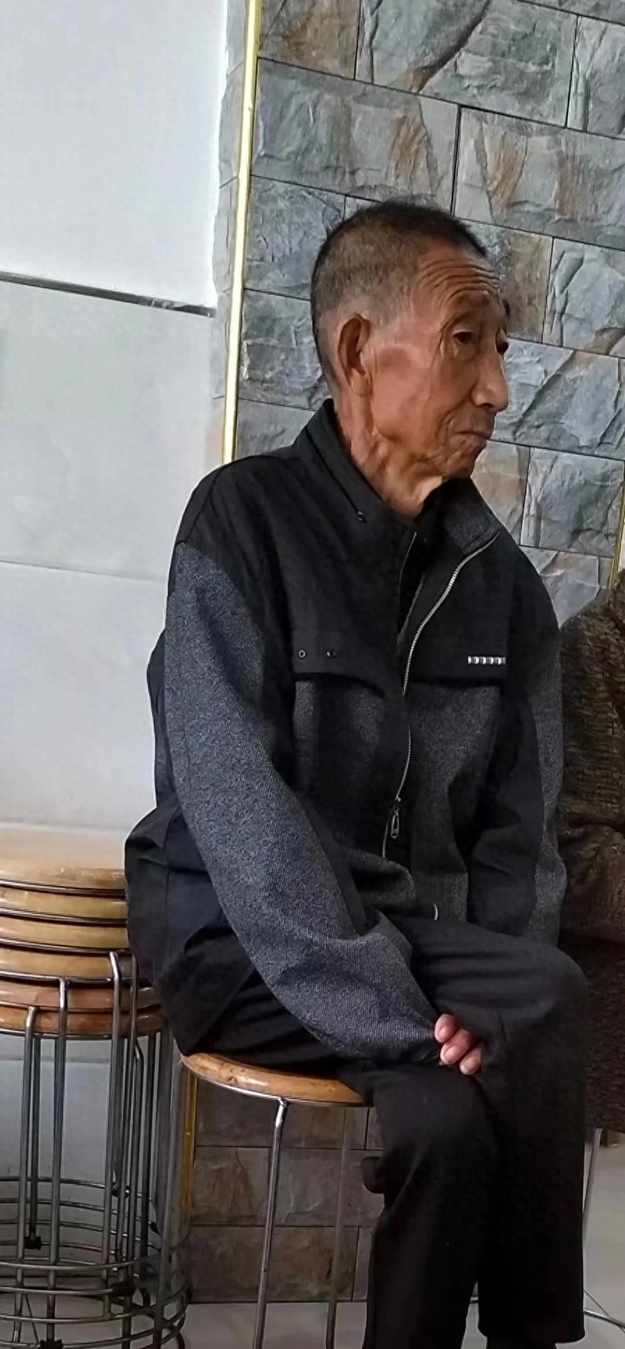 走失者照片 随州市广水市急寻：七旬老人走失，穿...