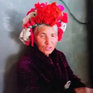 走失者照片 文山州急寻：七旬老太失联，穿裙子、...