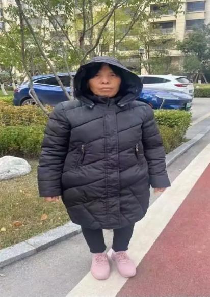 走失者照片 西安市急寻：六旬老太失联，穿黑色连...