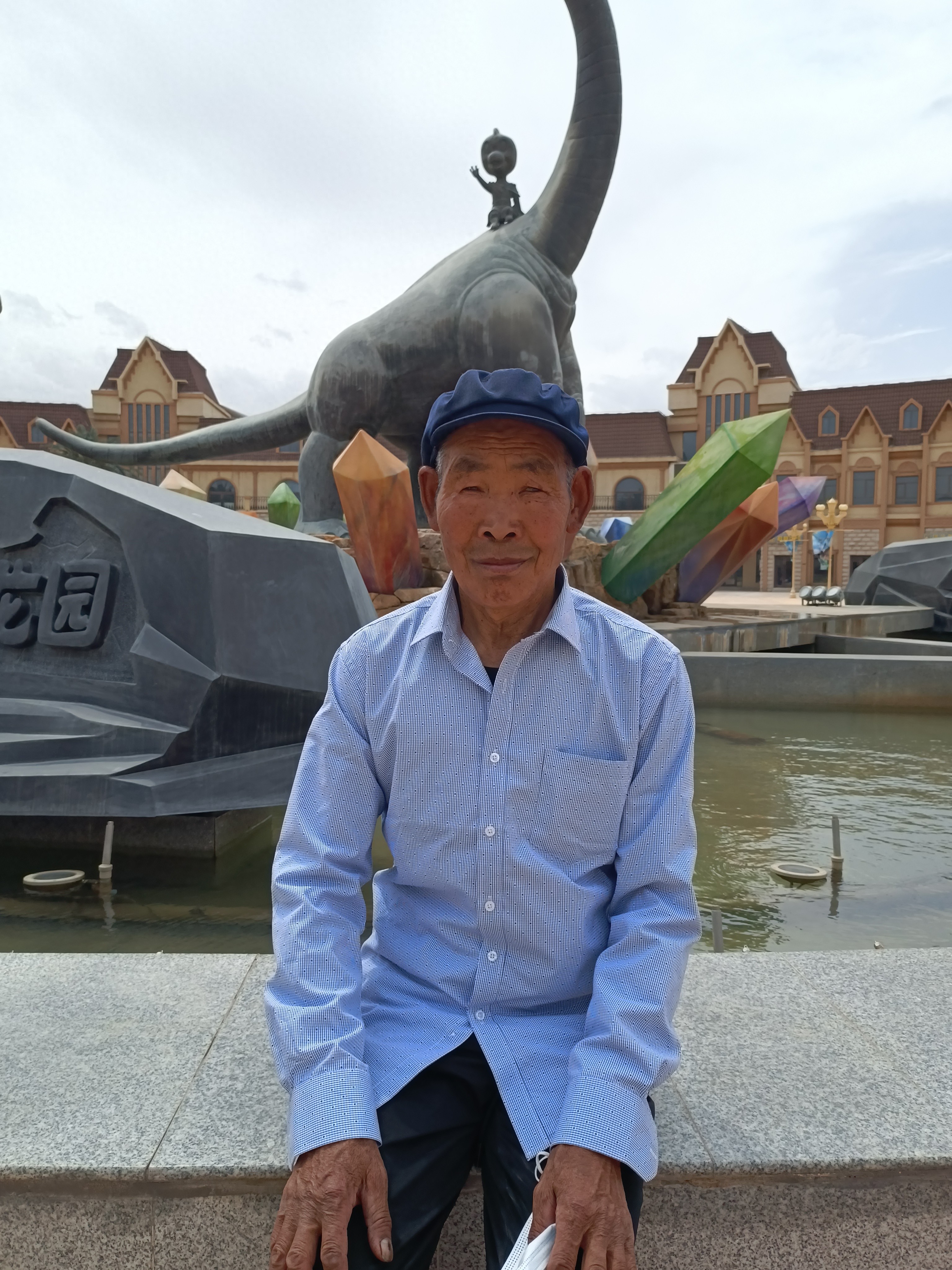 走失者照片 兰州市急寻：七旬老人失联，穿深蓝色...