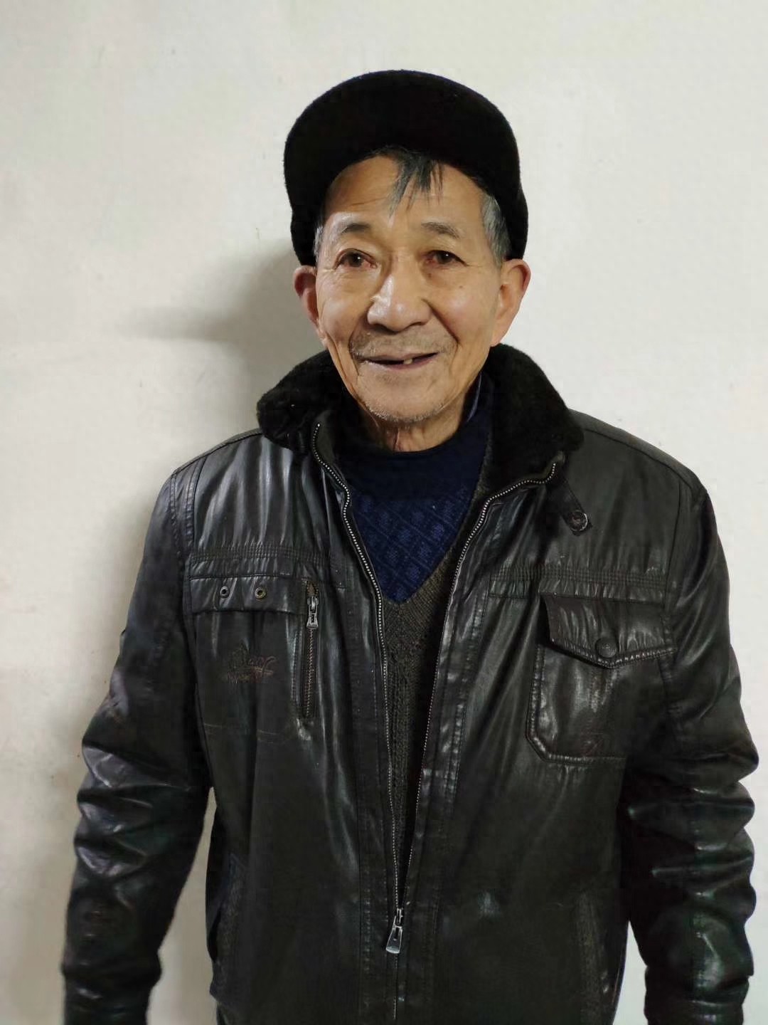 走失者照片 上海市急寻：八旬老人走失，穿藏青色...