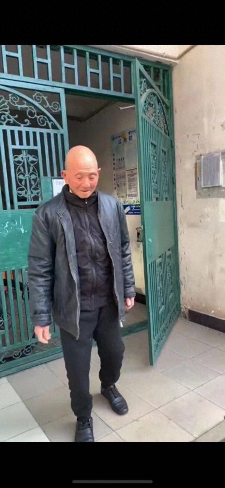走失者照片 内江市急寻：八旬老人走失，高约1米...