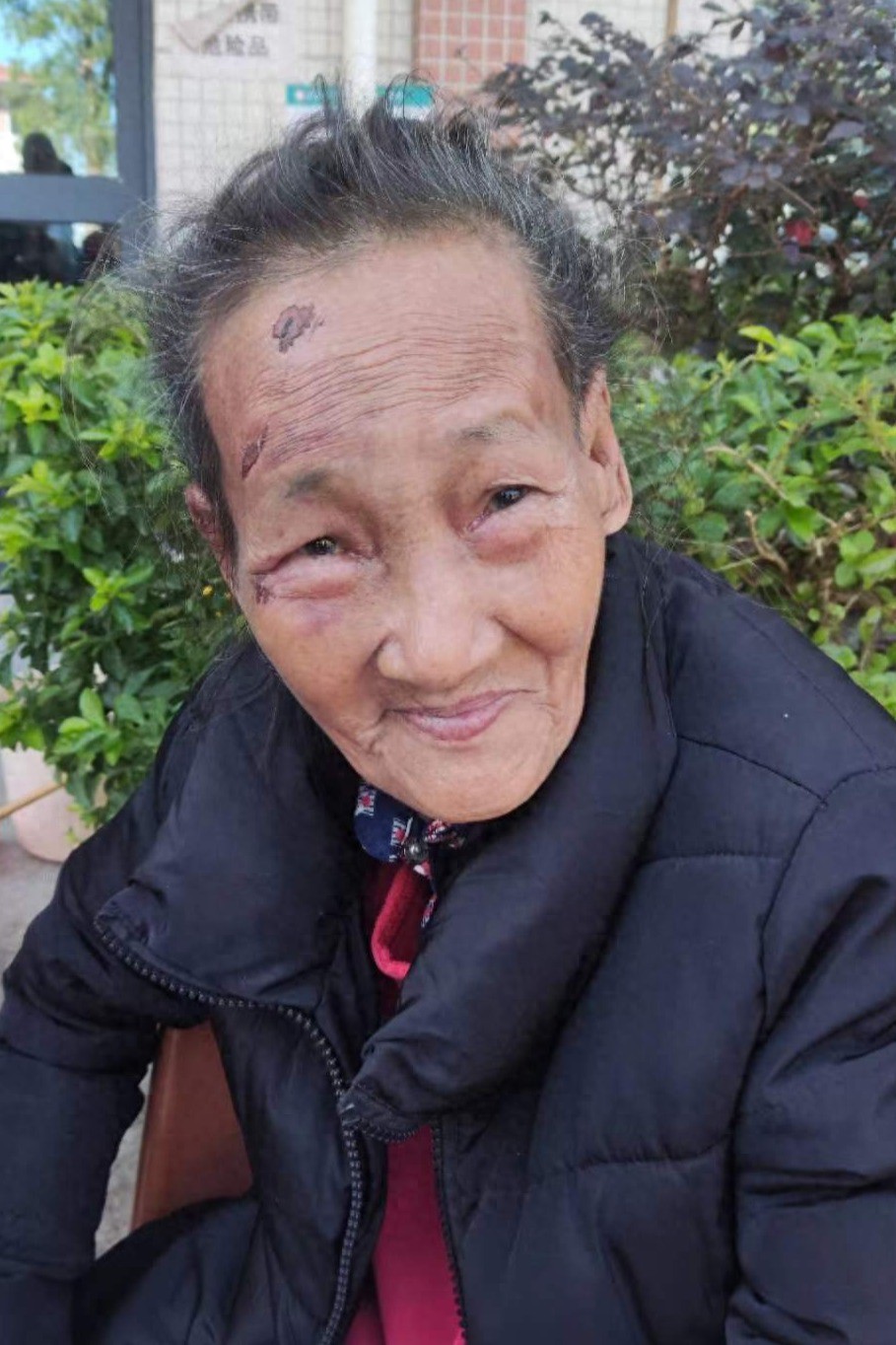 走失者照片 漳州市寻亲：六旬老太被救助，穿黄色...