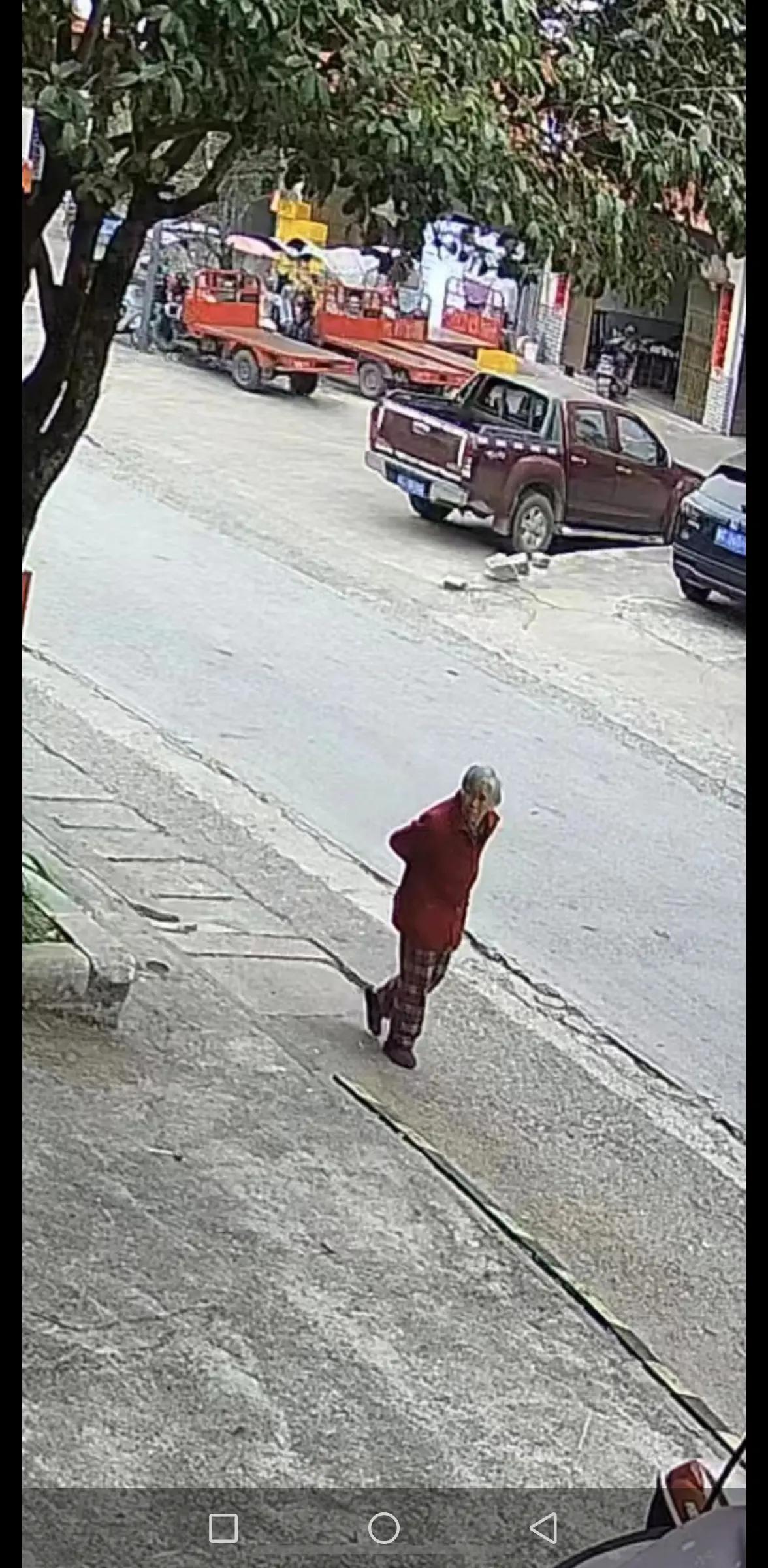 走失者照片 桂林市急寻：八旬老太失联，穿白色外...