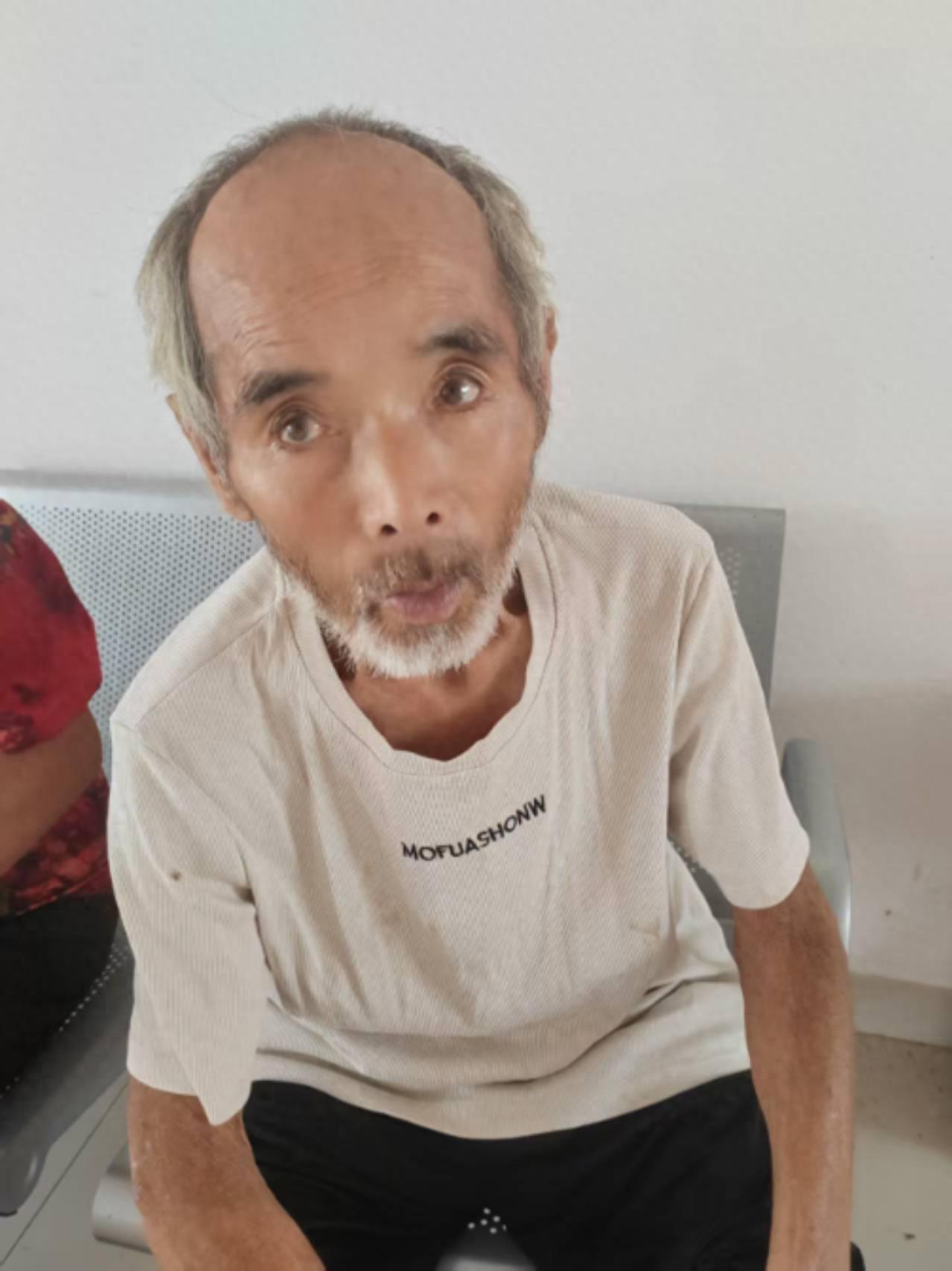 走失者照片 南阳市寻亲：七旬老人被救助，穿白色...