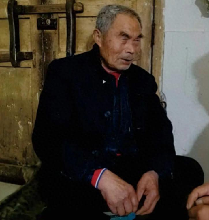 走失者照片 汉中市寻人：八旬老人走失，穿红色短...