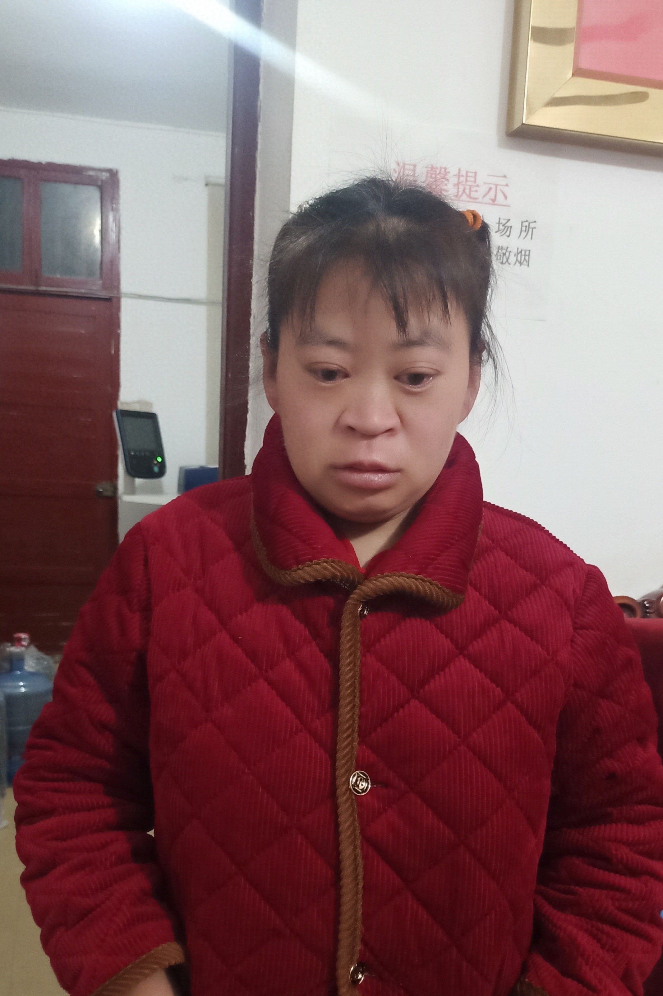 走失者照片 娄底市寻亲：中年女子被救助，高1米...