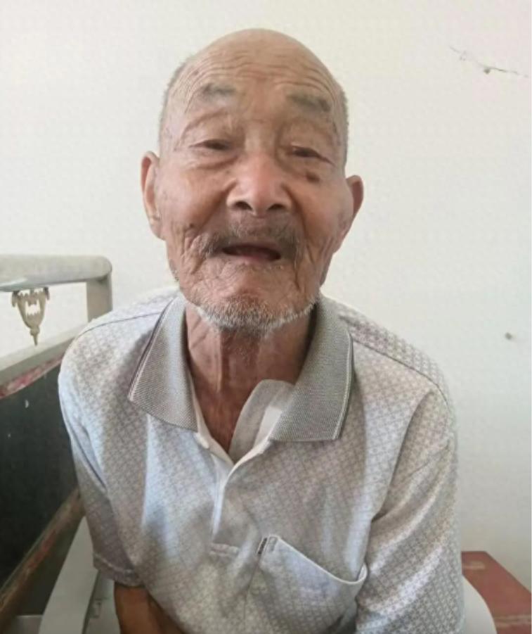 走失者照片 亳州市寻人：八旬老人走失，穿灰色裤...