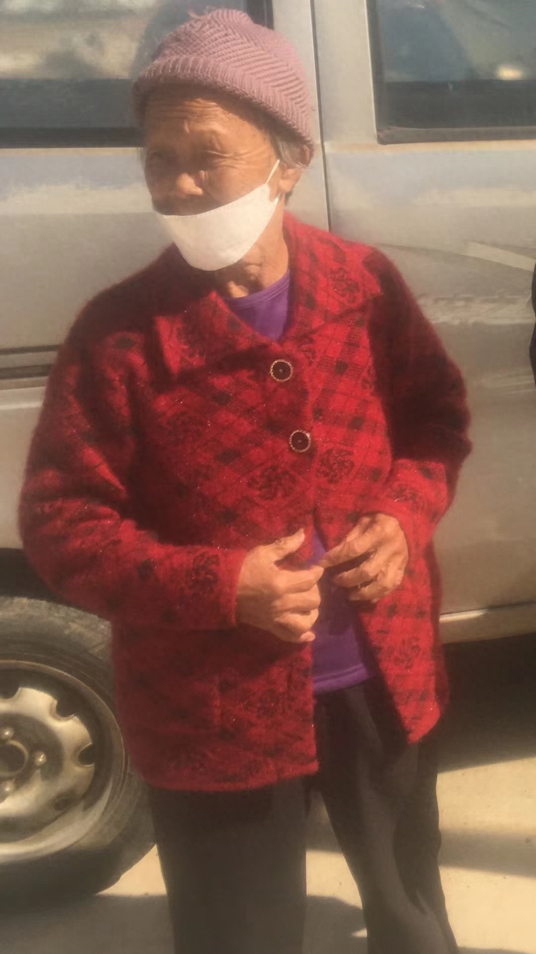 走失者照片 阳江市急寻：七旬老太走失多日，穿红...