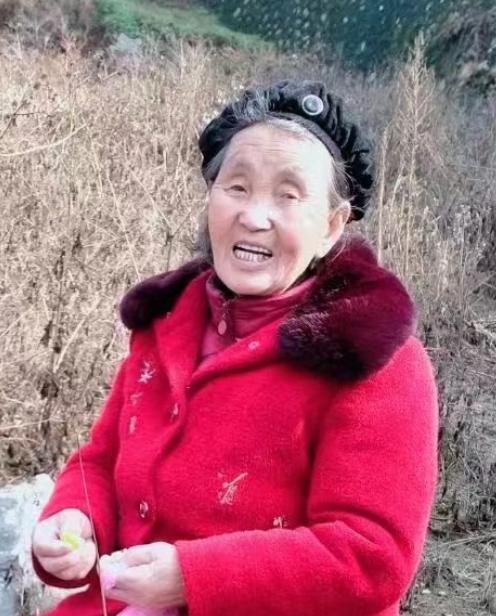 走失者照片 毕节市寻人：七旬老太走失，戴蓝色帽...