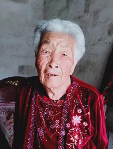 走失者照片 宿州市寻人：八旬老太失联数日，穿碎...