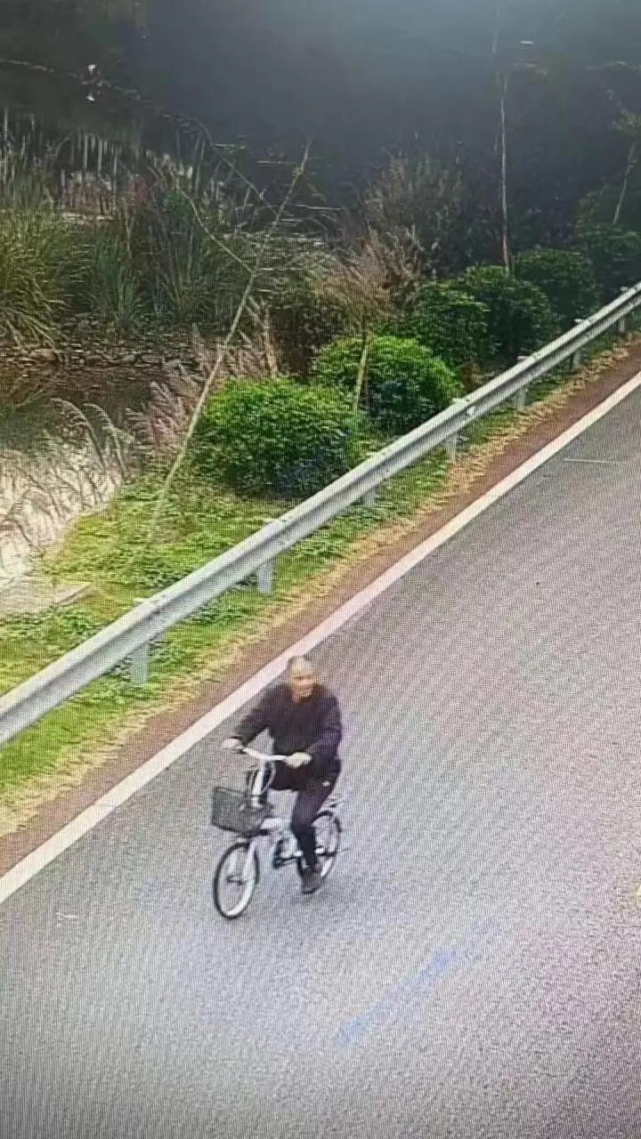 走失者照片 温州市急寻：七旬老人走失，穿蓝黑色...