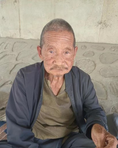 走失者照片 驻马店市寻亲：六旬老人被救助，穿灰...