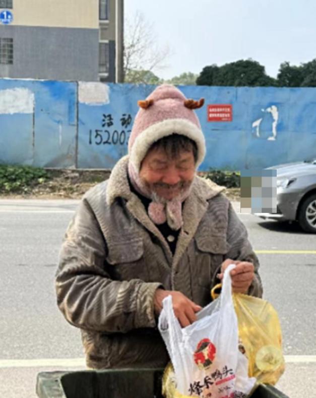 走失者照片 株洲市寻亲：六旬老人被救助，戴粉色...