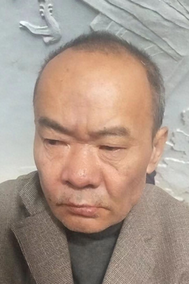走失者照片 桂林市寻亲：六旬老人被救助，穿灰咖...