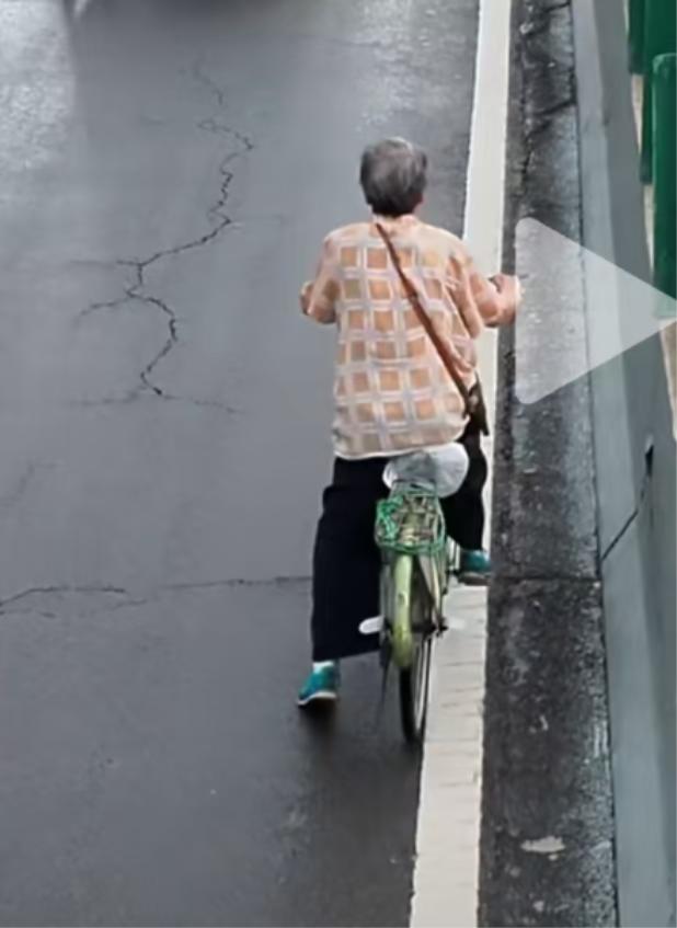 走失者照片 石家庄市寻人：七旬老太走失，穿黑色...