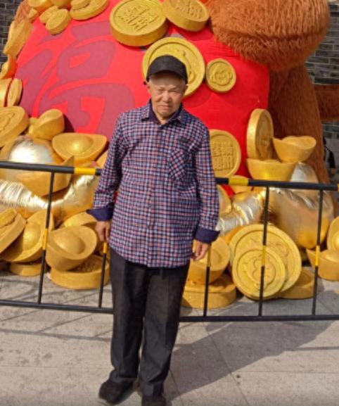走失者照片 潮州市寻人：七旬老人走失，穿白底红...