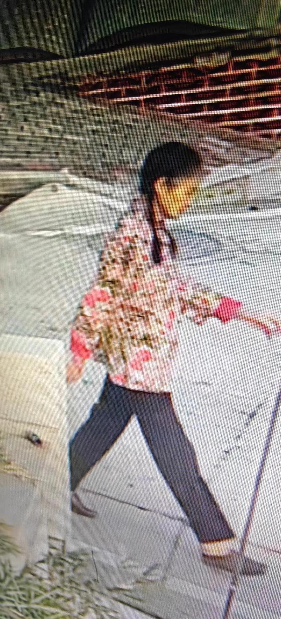 走失者照片 厦门市急寻：六旬老太走失，绑两个辫...