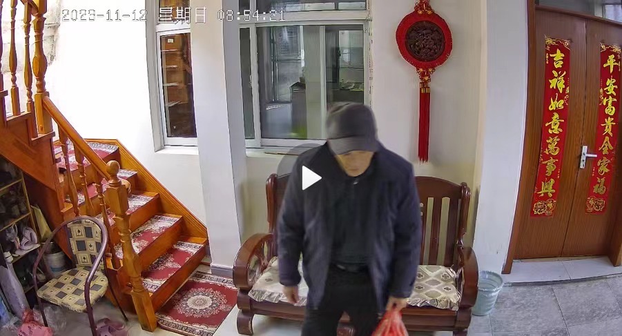 走失者照片 连云港市寻人：八旬老人走失，戴灰色...